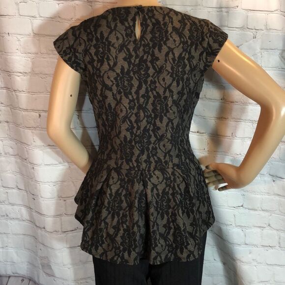 Big Strike Floral Applique Cap Sleeve Peplum Top M - Picture 6 of 10